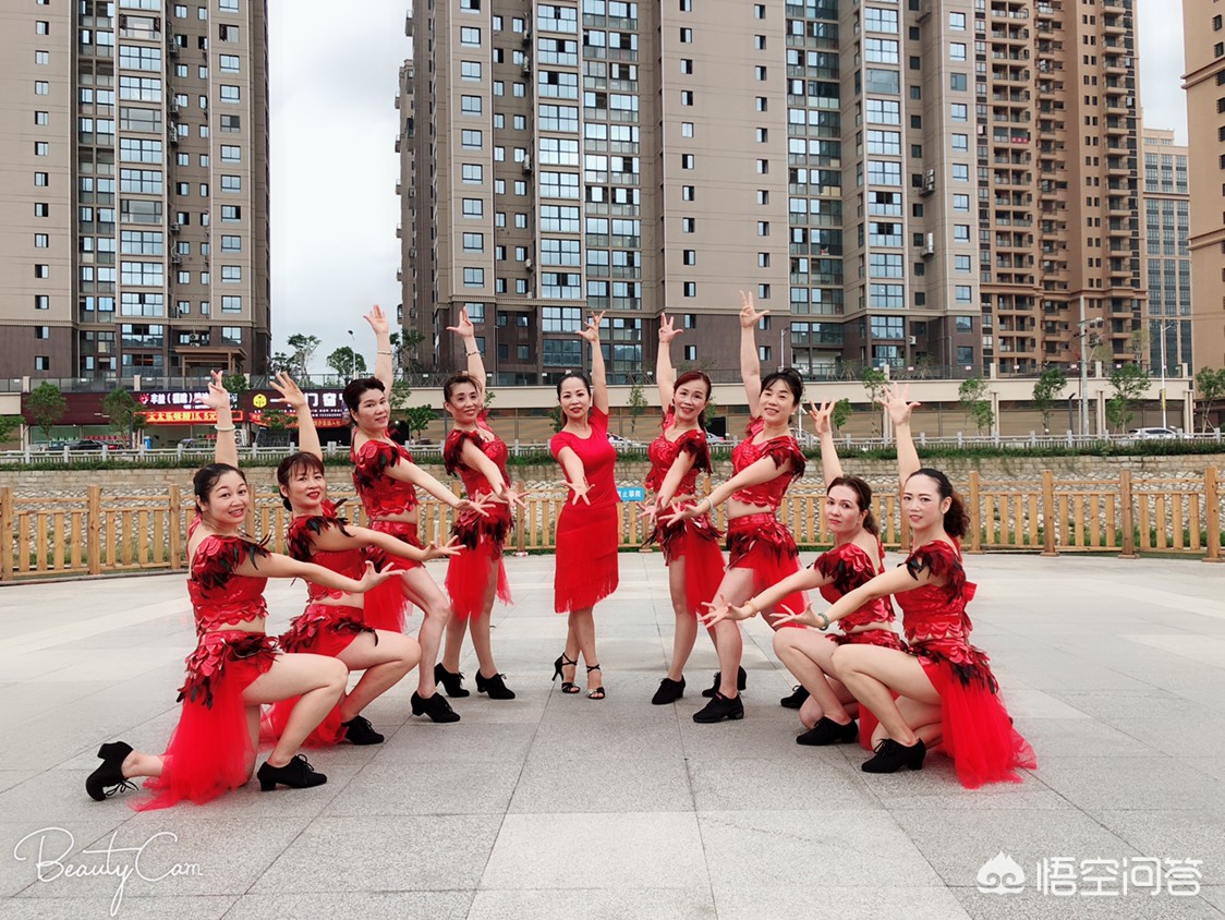 [广场舞图片]最火最简单广场舞有哪些？