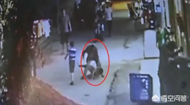 男童追打女童2分钟小男孩打女孩