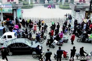 孩子上小学的路程有4公里，应该有校车接送吗？