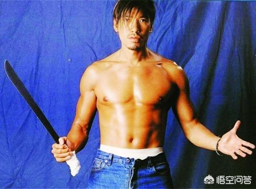 [乌鸦掀桌子]《古惑仔》电影中乌鸦为什么喜欢掀桌子？