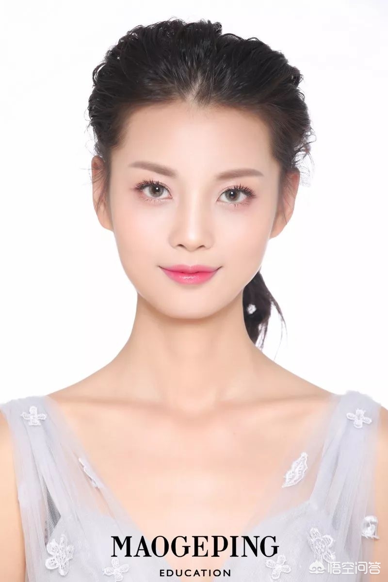 鲜花新娘化妆技巧
