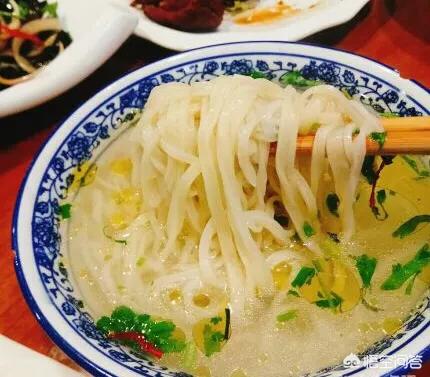 兰州除了牛肉面，牛奶鸡蛋醪糟，酿皮这些外还有什么好吃的，那些餐馆做的最好吃？