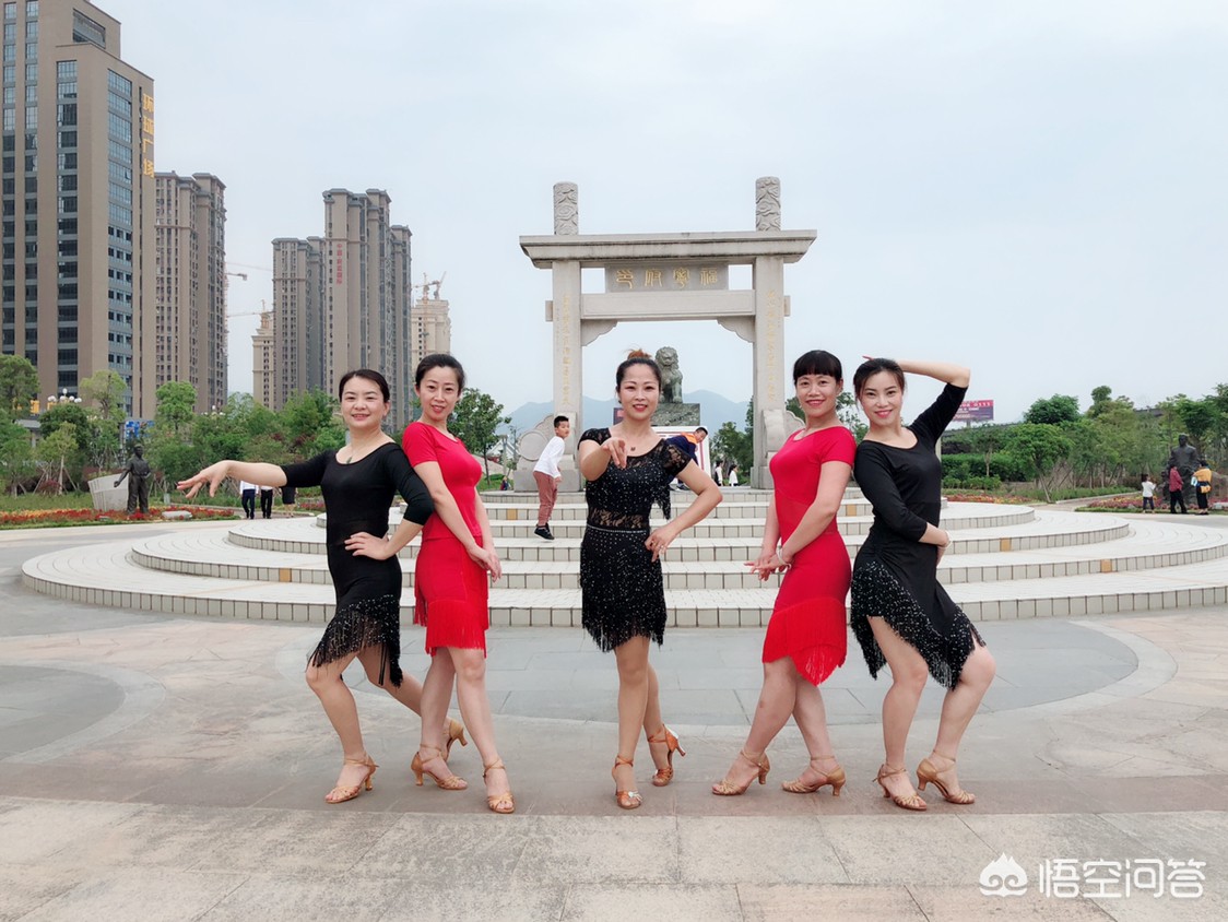 [广场舞图片]最火最简单广场舞有哪些？