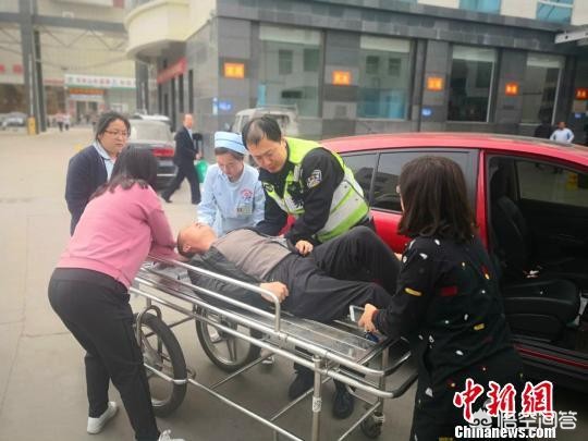 五台县轿车司机高速路上突发急症，三部门联手抢时间, 你怎么看？：车起火司机联手救援