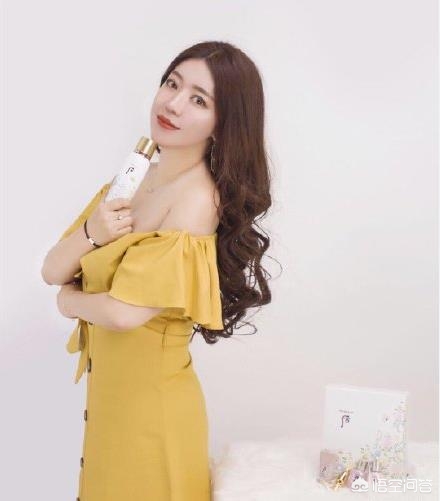 摄影美妆好物结合的博主
