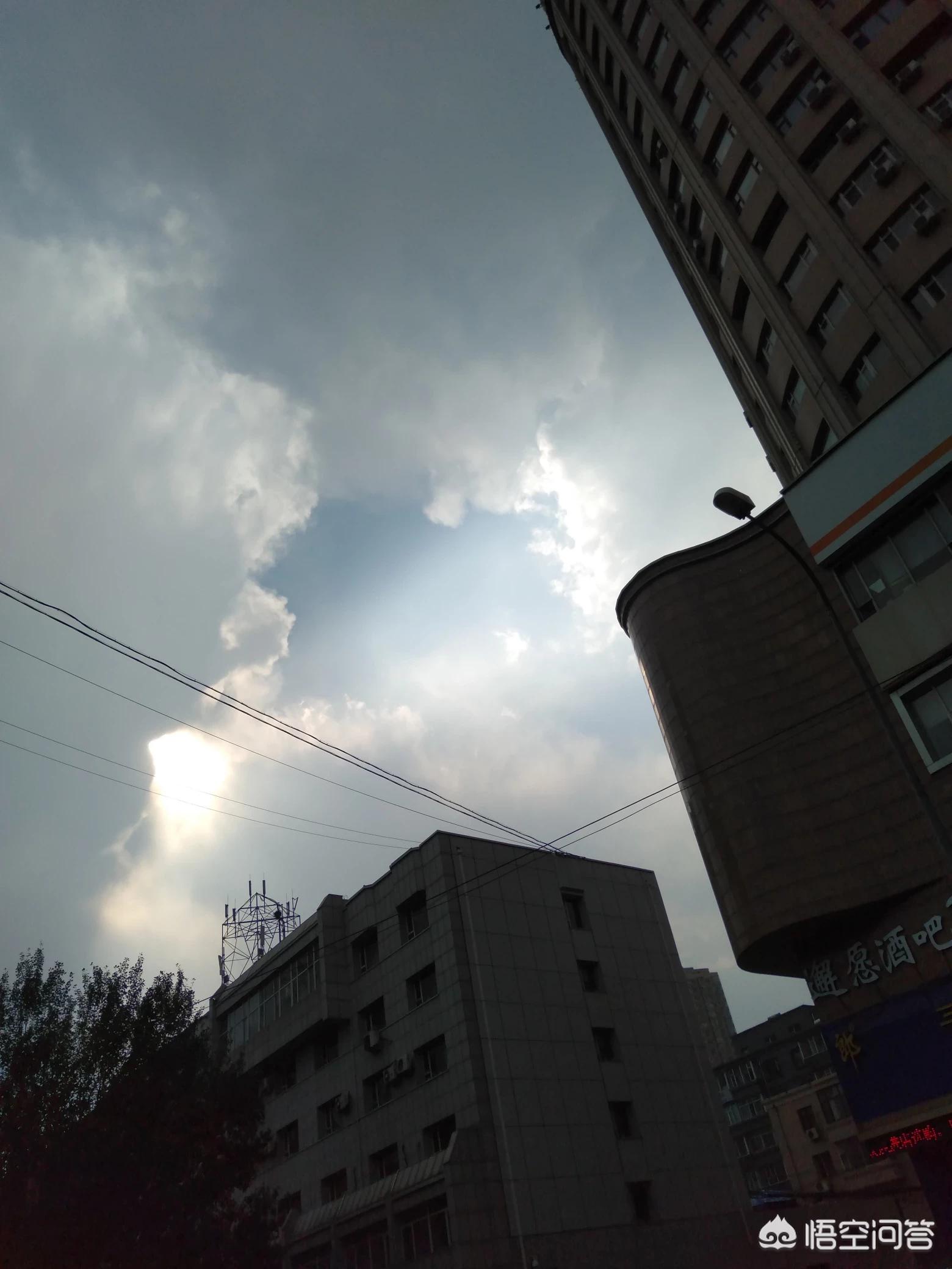 暴雨积水致触电身亡（鹰潭：突降暴雨商城内涝，两人疑因触电被困, 你怎么看？）