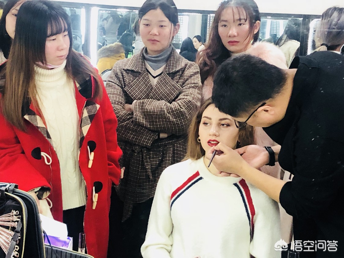 化妆盘发拍照技巧图解
