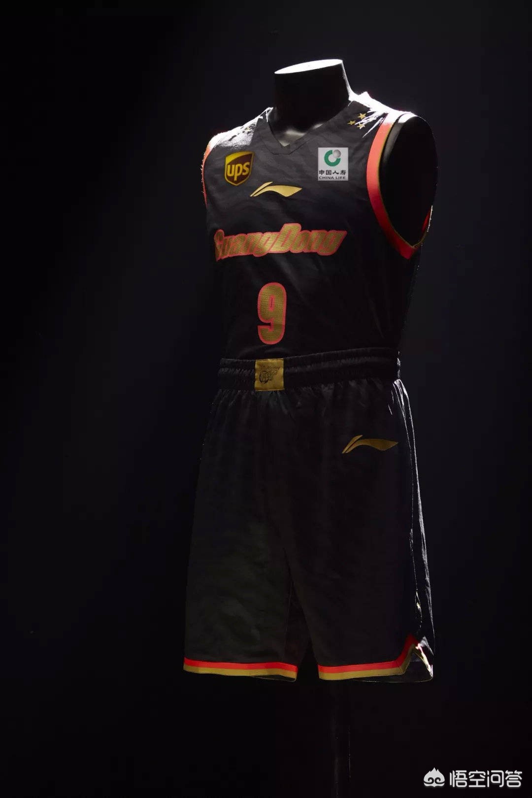 中国男篮球19号球衣是谁穿的？