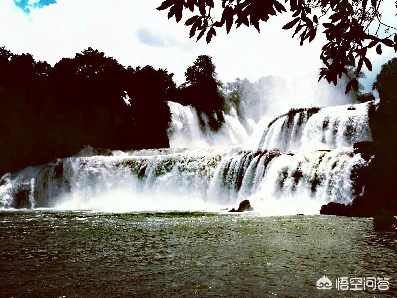 广西南宁的德天瀑布大吗？现在去热吗？