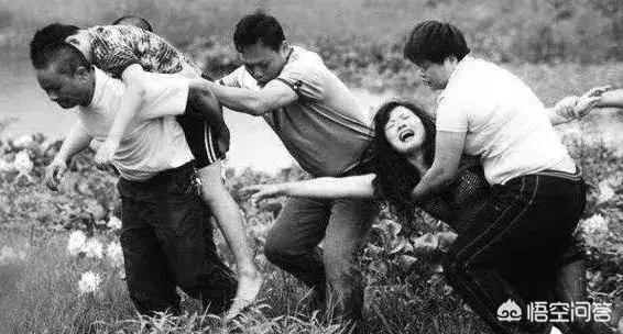 高中生救老人时溺亡