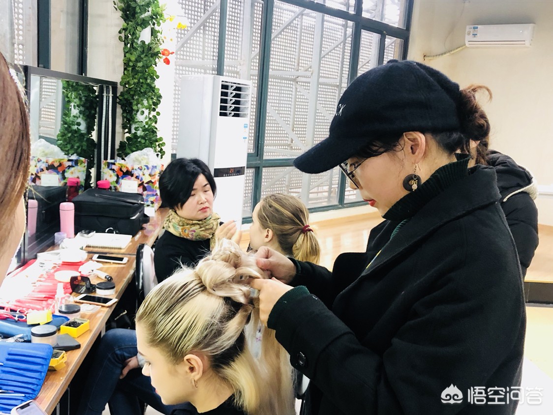 化妆盘发技巧大全
