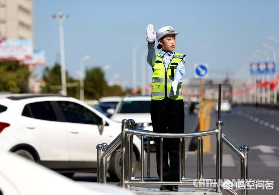 宝马撞车