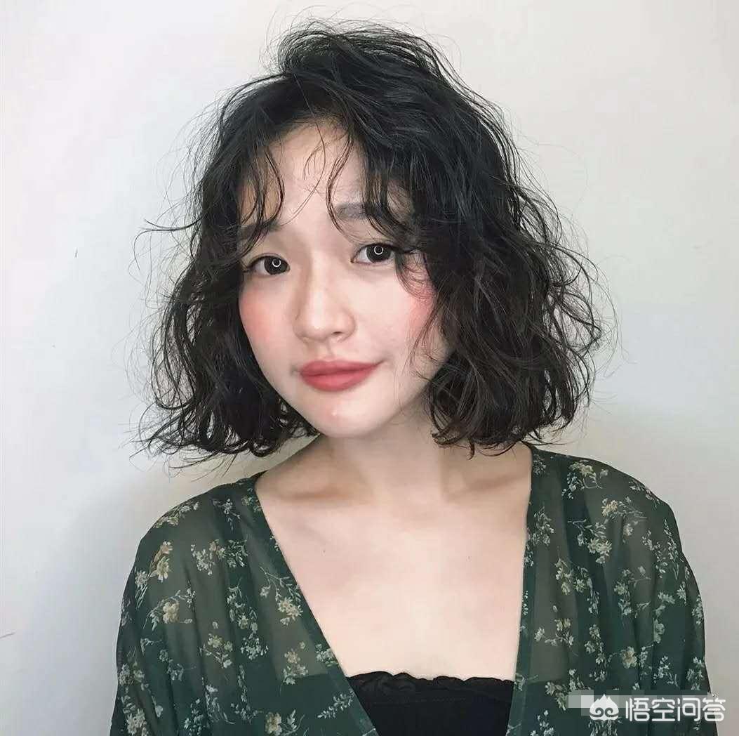 微胖男生短发化妆技巧

