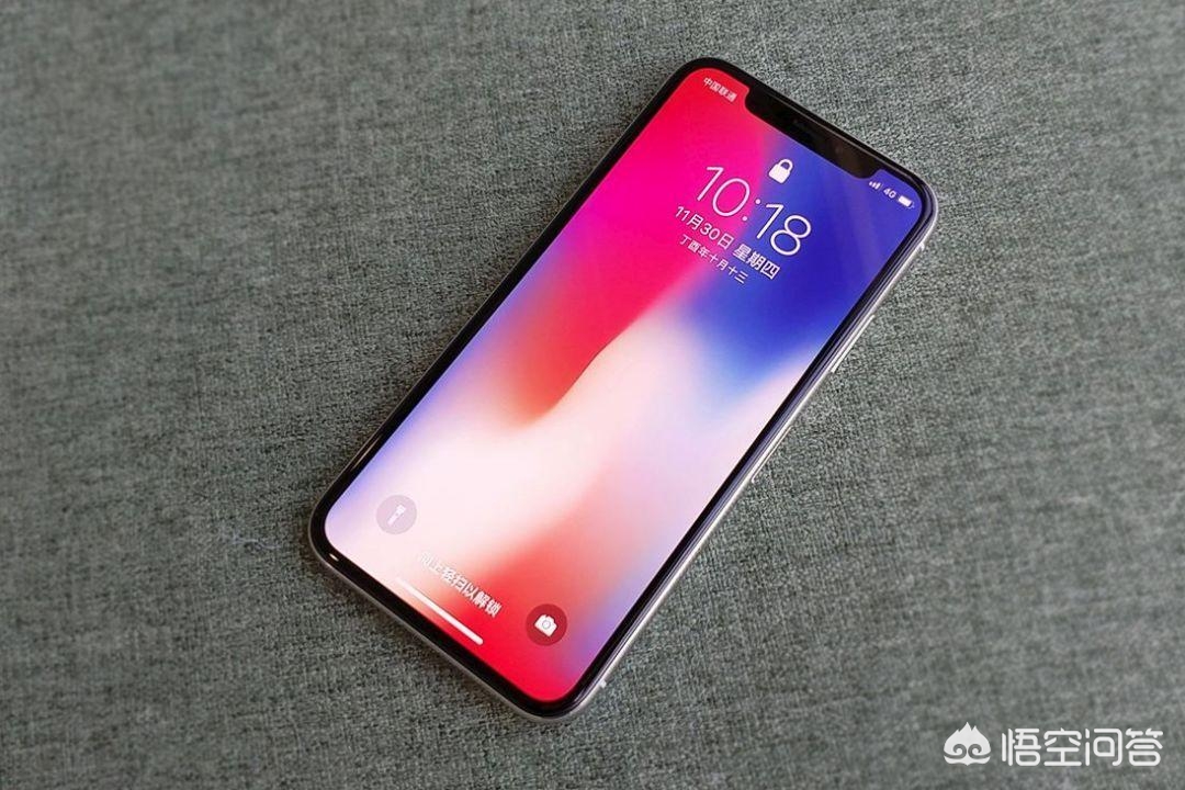 看手机（我男朋友总是喜欢查看我手机，是在乎我吗？）