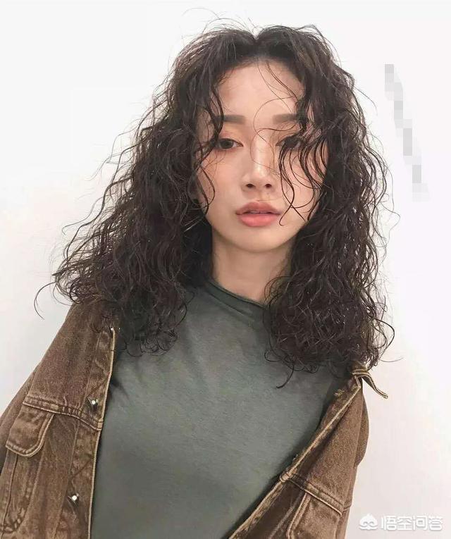 微胖男生短发化妆技巧
