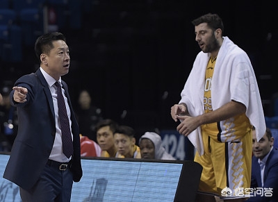 博洛西斯失误广厦队被迫叫暂停,李春江与之争吵并怒砸战术板,你怎么看? 博洛西斯失误广厦队被迫叫暂停,李春江与之争吵并怒砸战术板,你怎么看?