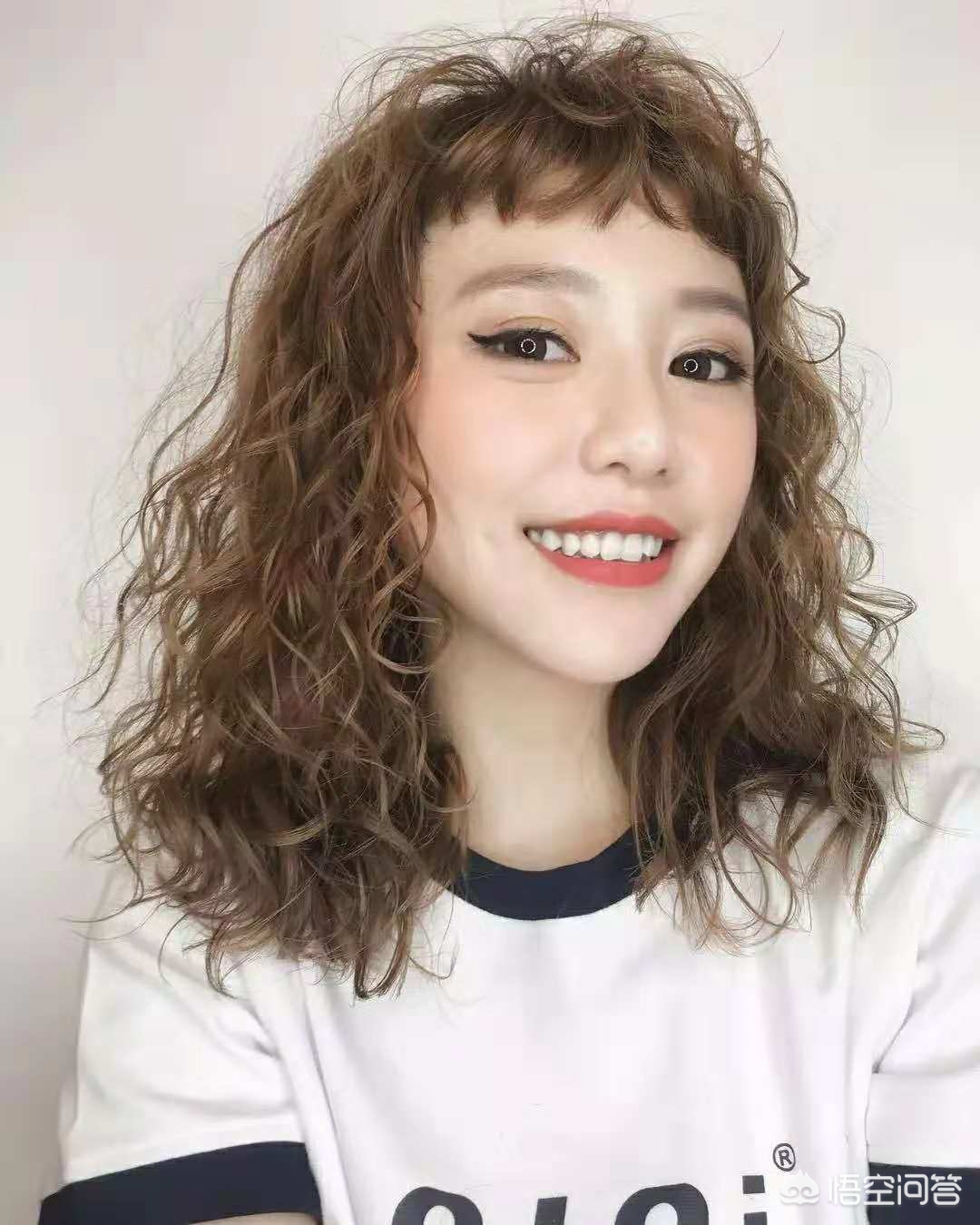 微胖男生短发化妆技巧
