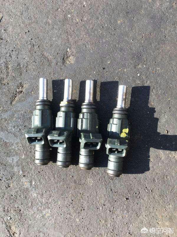 头部被打后头痛,躺着很痛,坐起来就稍微好点？：打的