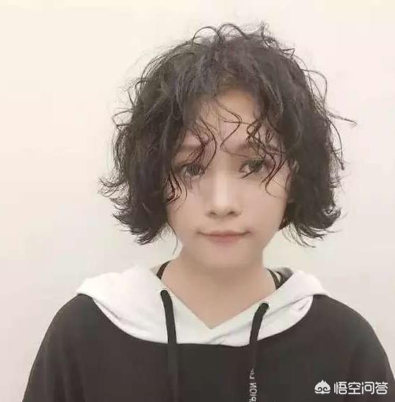 微胖男生短发化妆技巧
