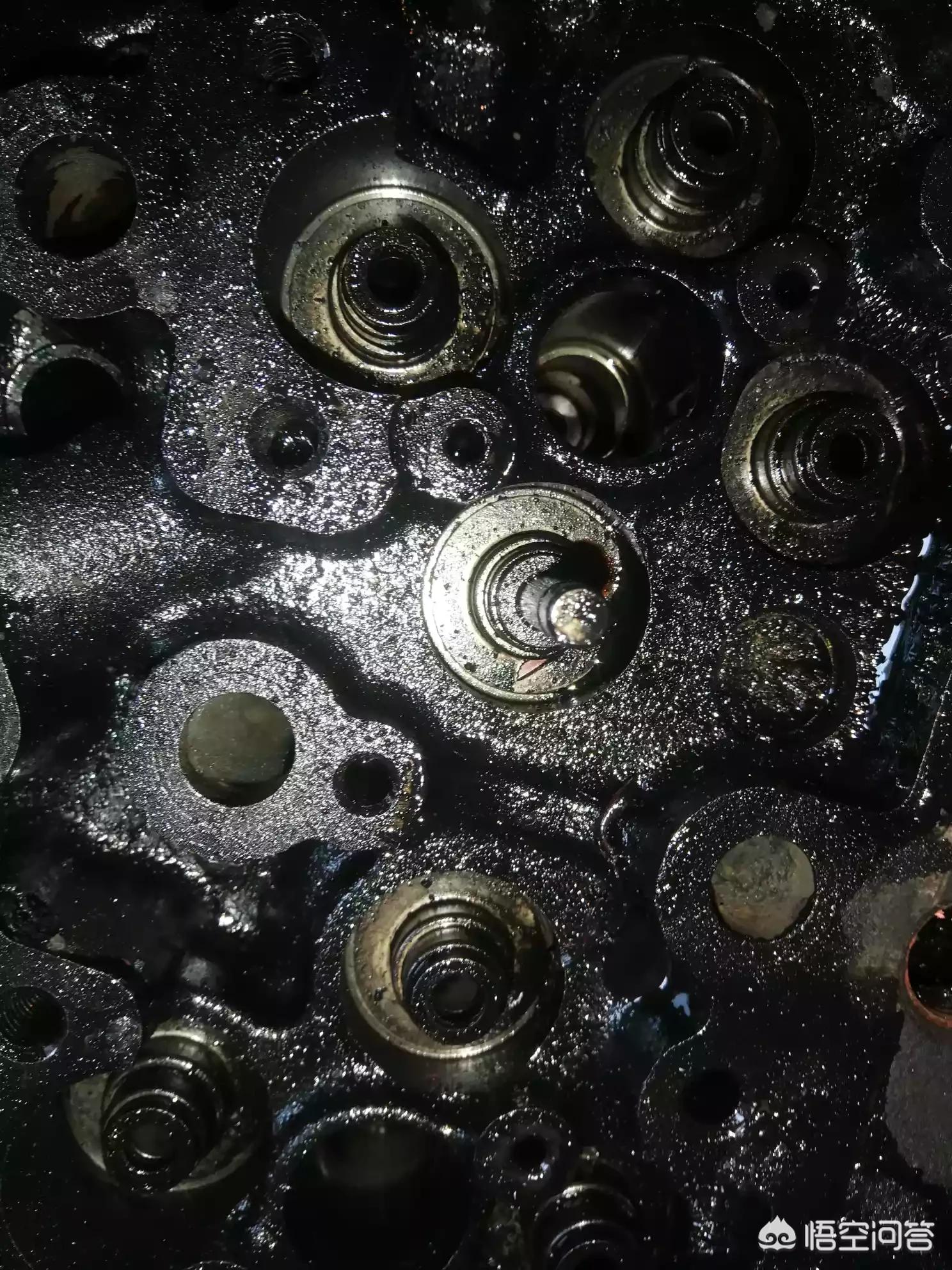 头部被打后头痛,躺着很痛,坐起来就稍微好点？：打的