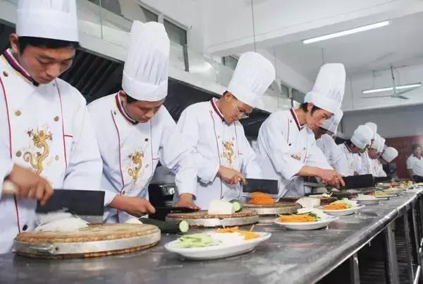 厨师开店失败原因_开小饭店经营策略_餐饮经营管理技巧
