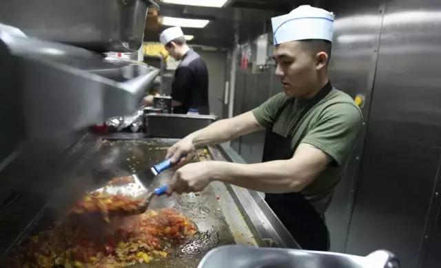 开小饭店经营策略_餐饮经营管理技巧_厨师开店失败原因