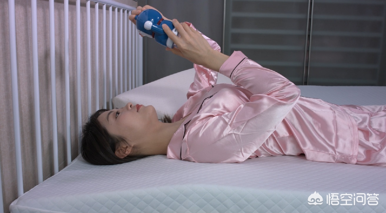 看手机(我男朋友总是喜欢查看我手机,是在乎我吗?) 看手机(我男朋友总是喜欢查看我手机,是在乎我吗?)