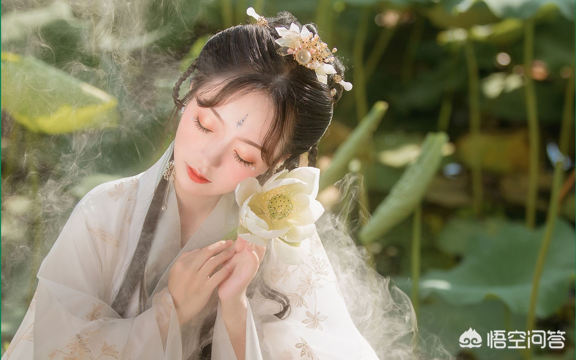 圆脸显瘦化妆技巧
