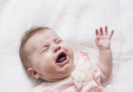 操嘴（如何判断宝宝是否胀气，如何处理？）