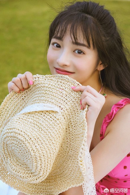 女明星运动装搭配,乔欣陈瑶唐嫣都是高个子女明星,身高170+如何穿搭?