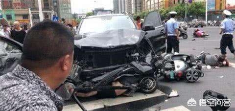 奔驰撞车