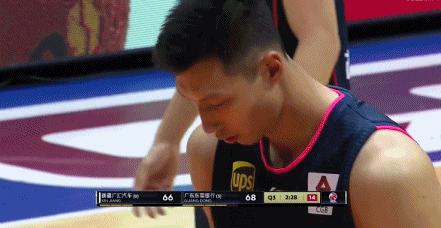 易建联站上罚球线，新疆主场居然响起mvp的喊声，是新疆球迷喊的吗？