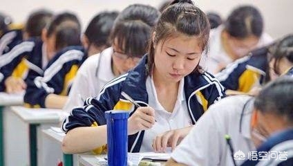 老师教室内猥亵女生
