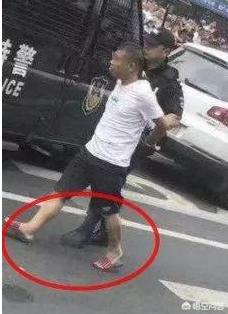 奔驰撞车