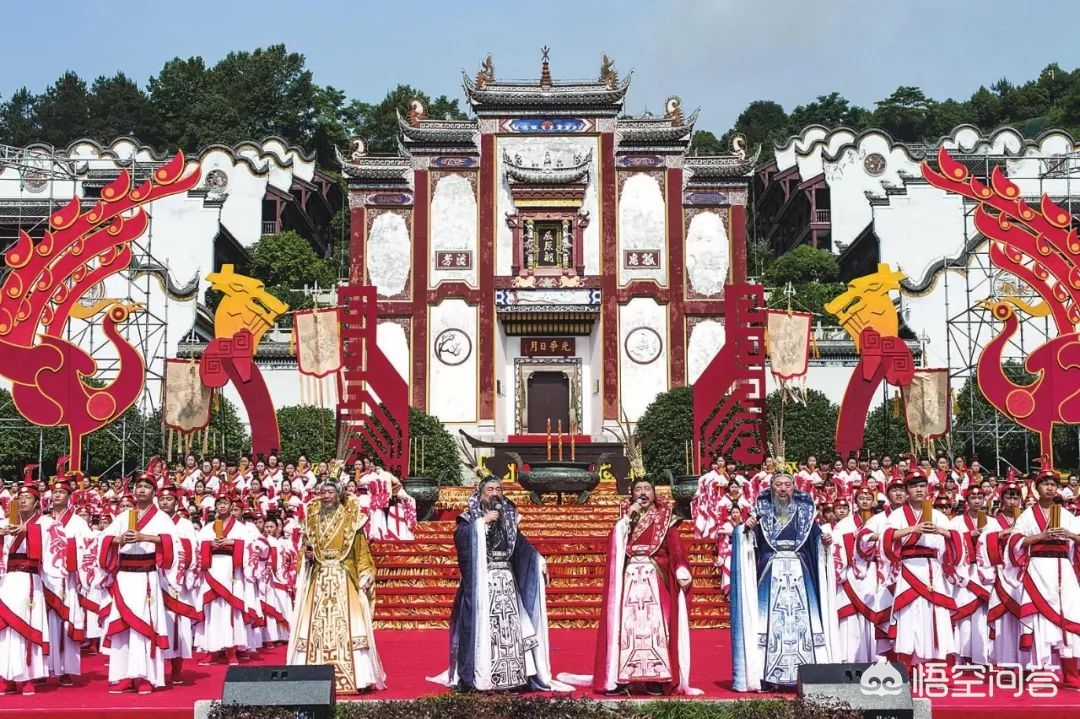 网站设计制作费用多少,求一个壁纸,晚上的大海波光粼粼倒映着城市的灯光,有一艘游轮飘在海上,很像香港或者?