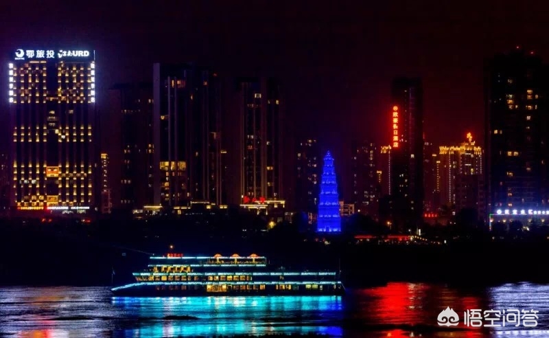网站设计制作费用多少,求一个壁纸,晚上的大海波光粼粼倒映着城市的灯光,有一艘游轮飘在海上,很像香港或者?