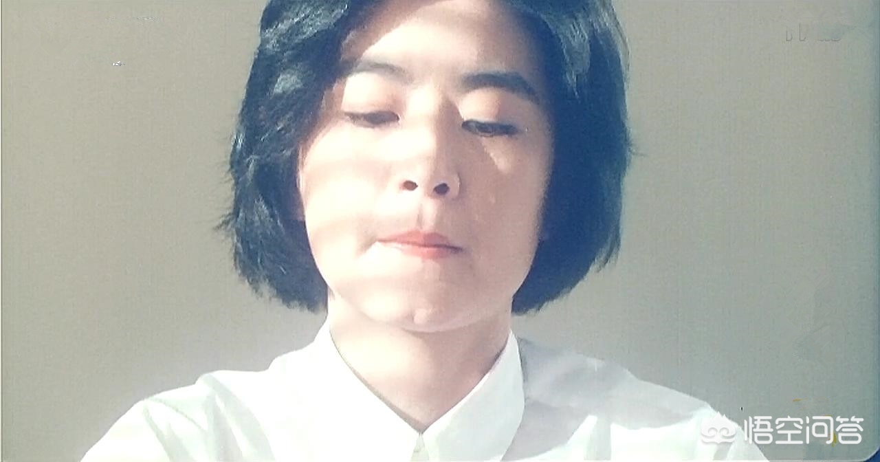 长发男生化妆技巧
