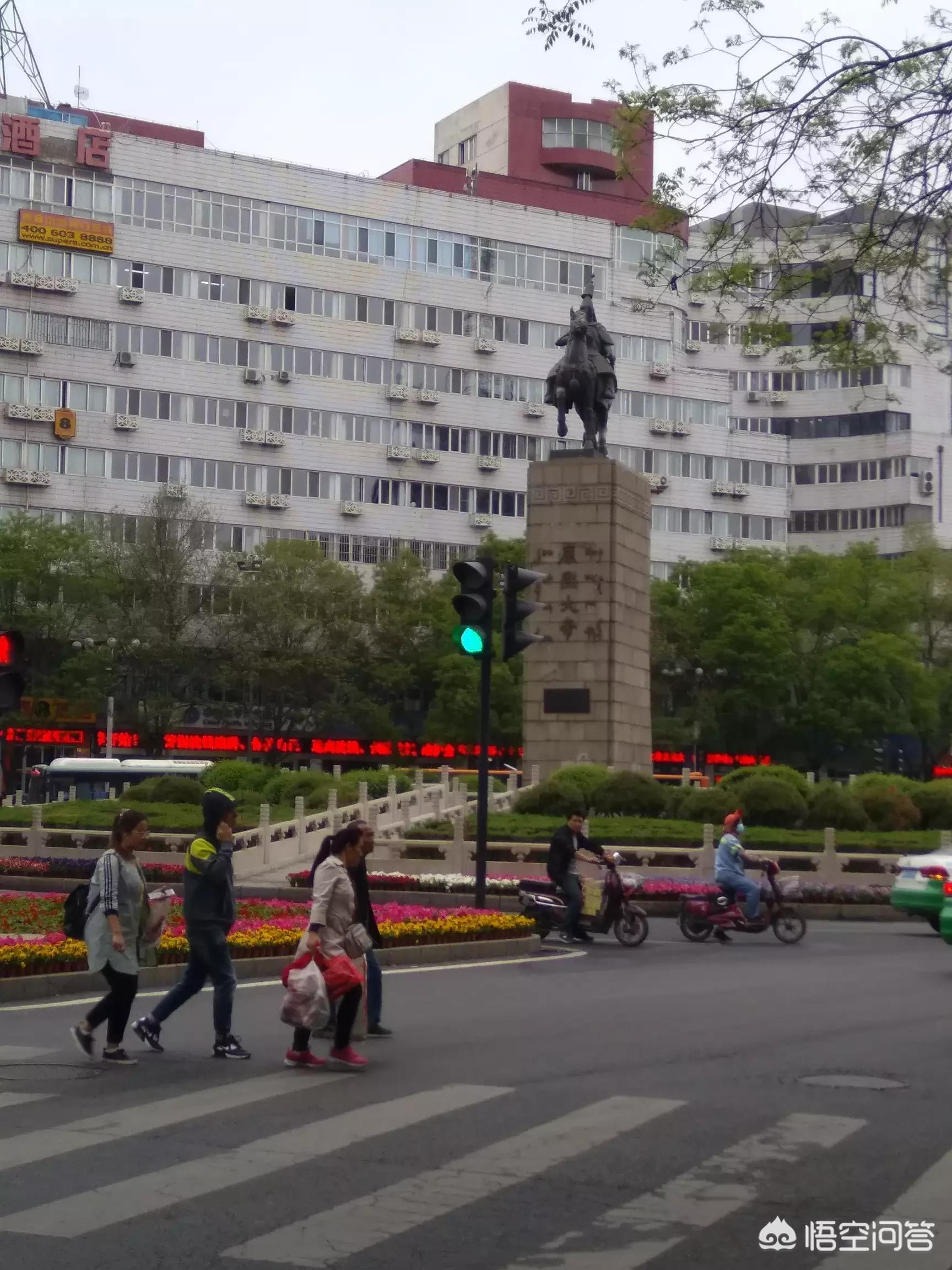 我女儿十一，想走艺术，河北职业艺术学院和沈阳音乐学院附中，哪个好有区别吗？