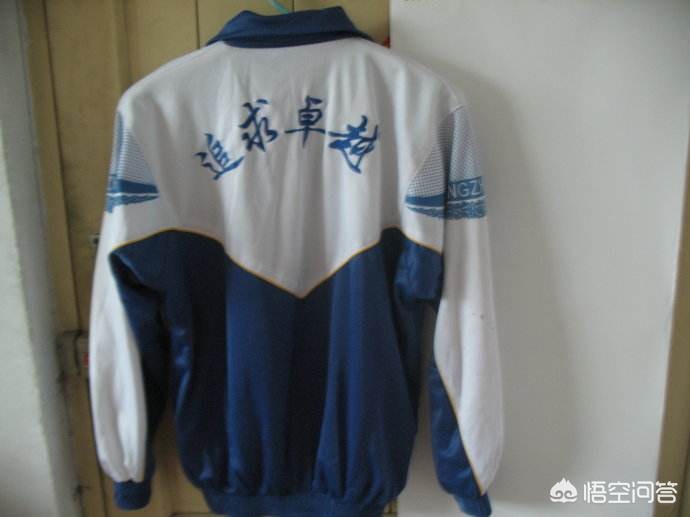 向质疑校服男子道歉