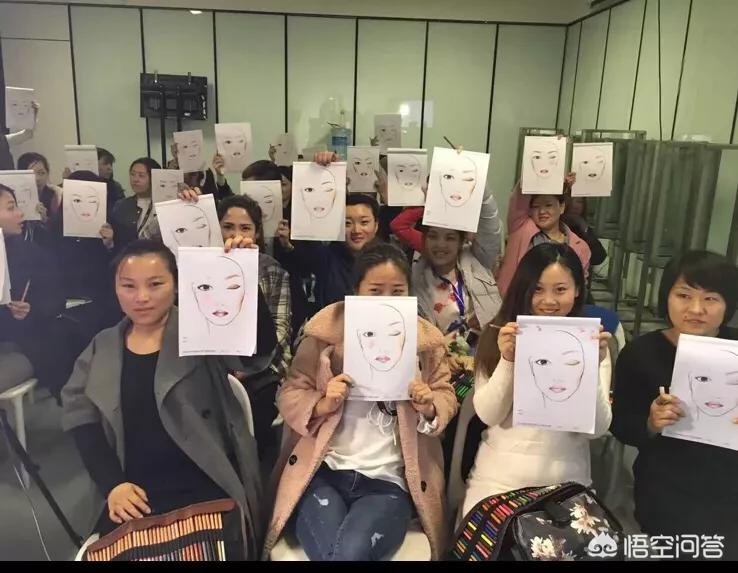 找化妆店学技巧
