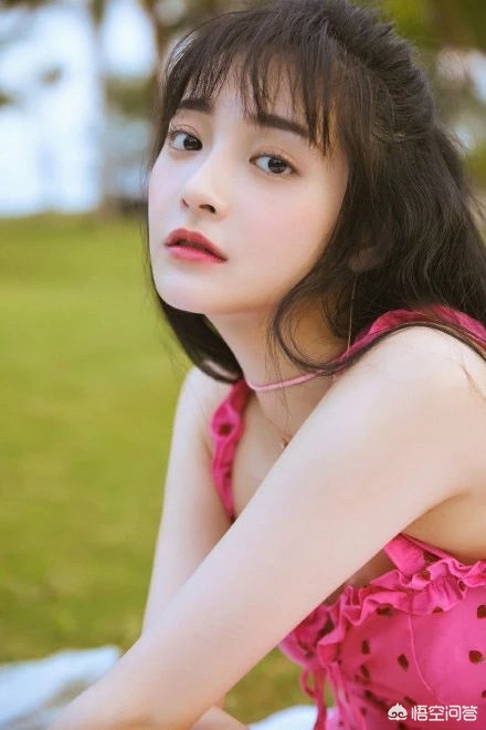 女明星运动装搭配,乔欣陈瑶唐嫣都是高个子女明星,身高170+如何穿搭?