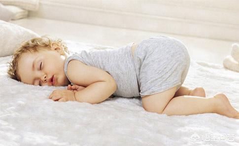 操嘴（如何判断宝宝是否胀气，如何处理？）