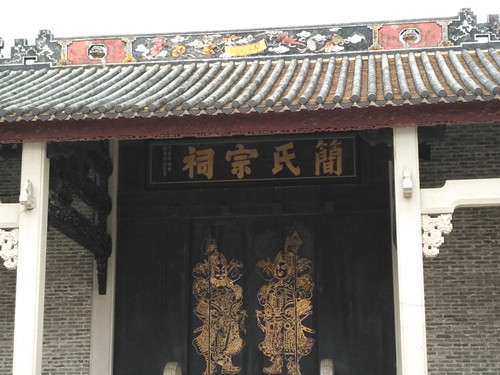 在广州海珠区小洲村那租房子大概要多少钱？