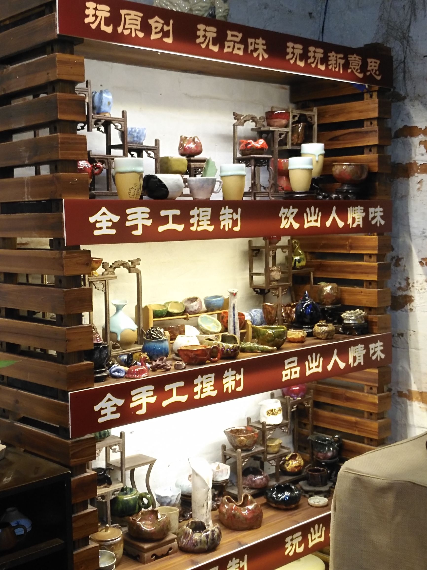在广州海珠区小洲村那租房子大概要多少钱？