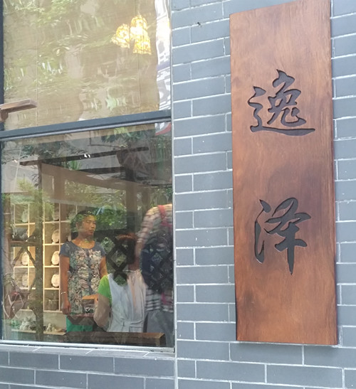 在广州海珠区小洲村那租房子大概要多少钱？