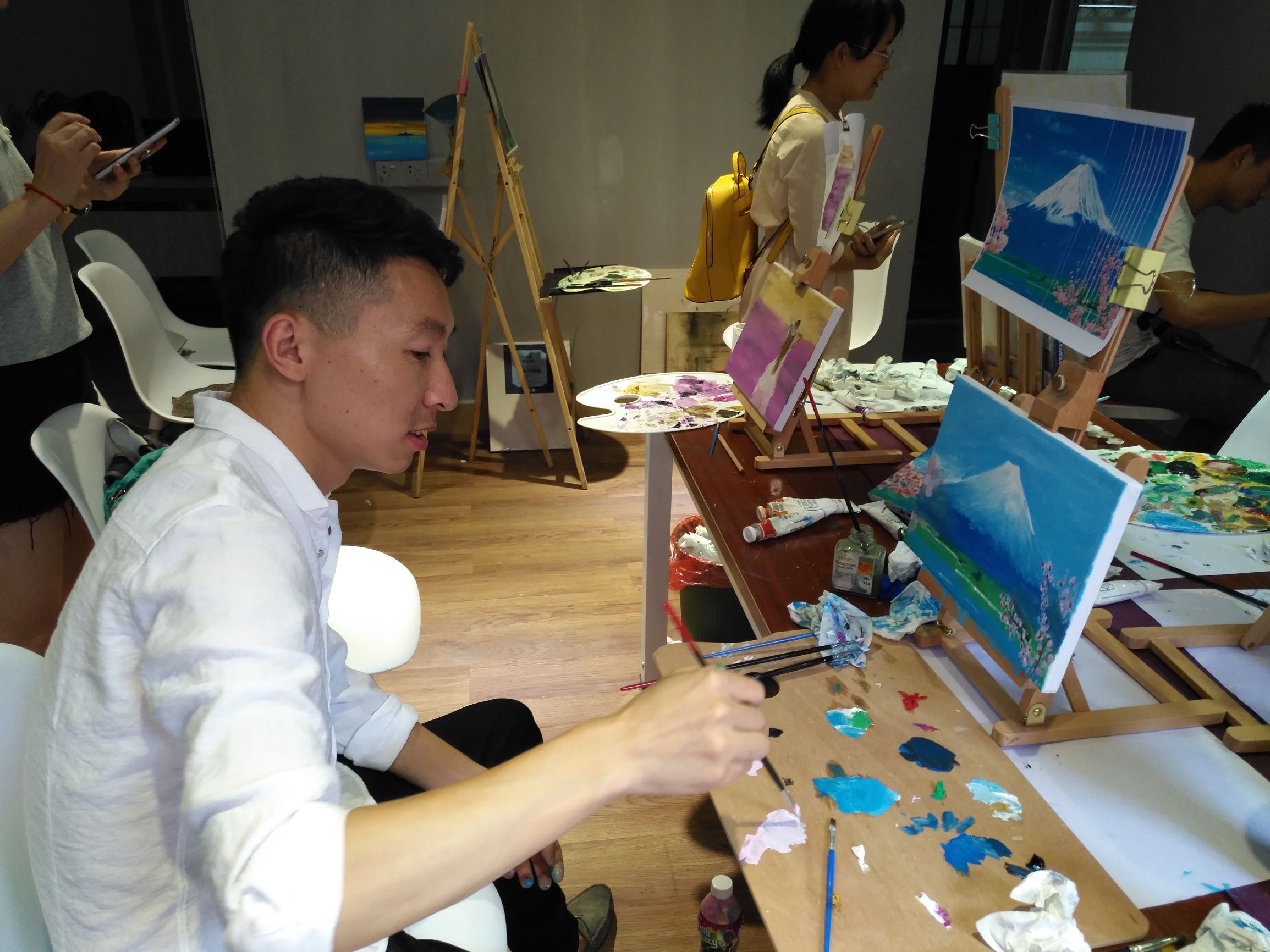 在广州海珠区小洲村那租房子大概要多少钱？