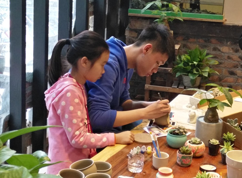 在广州海珠区小洲村那租房子大概要多少钱？