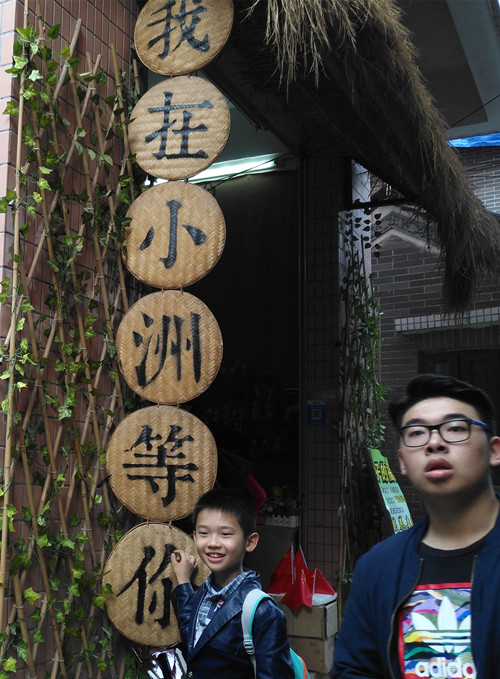 在广州海珠区小洲村那租房子大概要多少钱？
