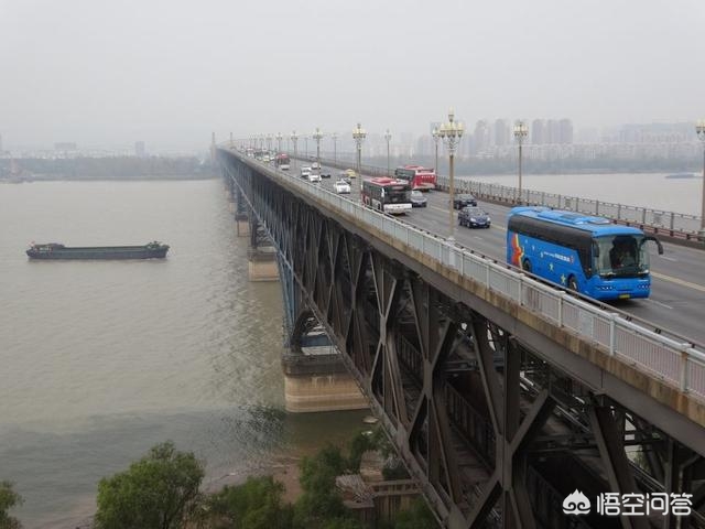 大连市和南京市哪个大