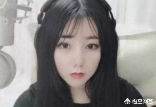小团团粉丝破千万自称团千万，发放的福利却是动漫照片！网友：破亿才露脸！如何评价？